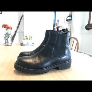 Vagabond Kenova Chelsea boot. Black. Women’s Size 40 EU/ 10 US